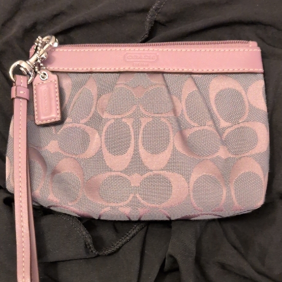 Coach Lavender and Gray Signature Wristlet NEW! - Picture 10 of 10